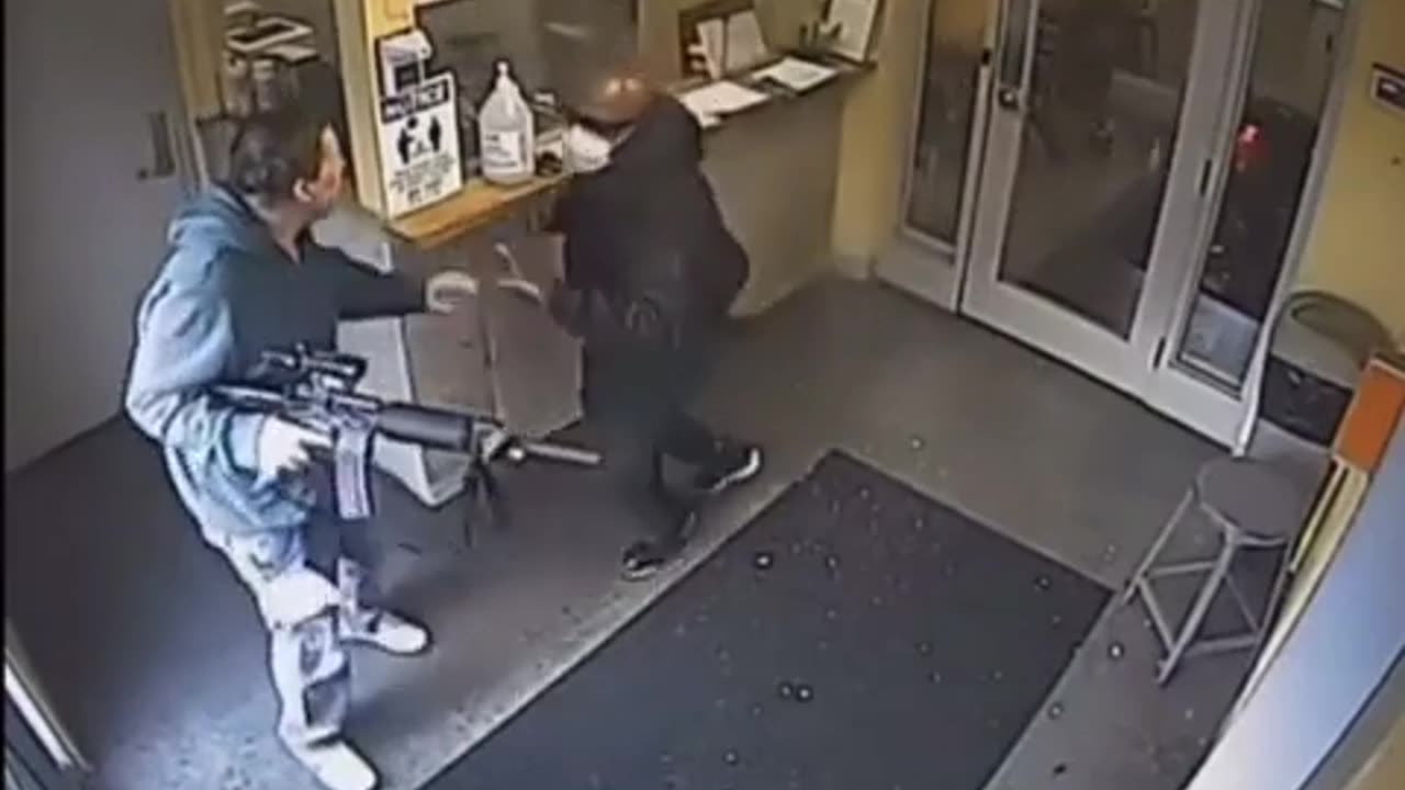 🚨💥 You Won't Believe The Heroic Security Guard Who Saved The Day! | FeedMyCuriosity