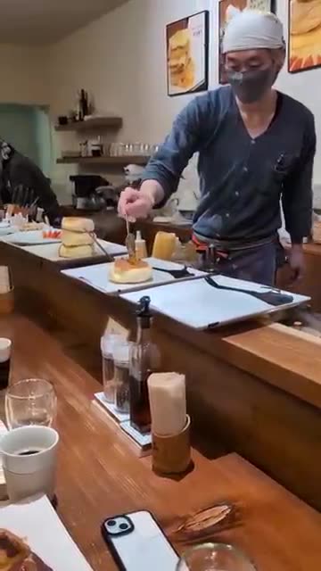 okyo’s Fluffiest Pancakes?! 🥞☁️ | Benitsuru Café in Asakusa, Japan 🇯🇵