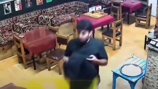 Escenas de pánico dentro de un café de Estambul durante el potente sismo