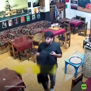 Escenas de pánico dentro de un café de Estambul durante el potente sismo
