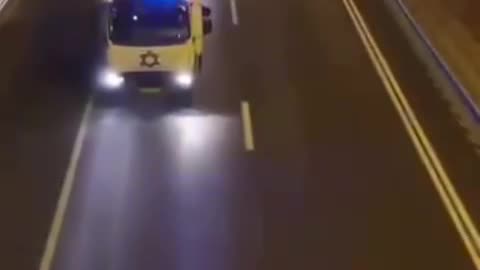 A convoy of Israeli occupation Prison Service vehicles is heading to the prisons