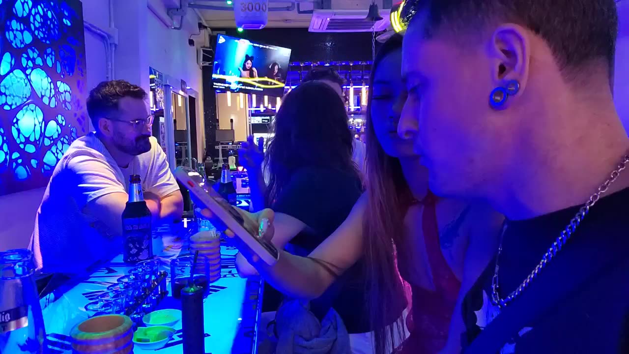 SCHMOOZING ALCOHOLIC E-BEG BELLENDS