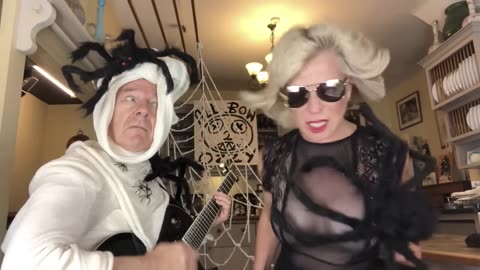 20221030 Toyah & Robert’s Halloween Sunday Lunch - Children Of The Grave [5BC7evqkf20]