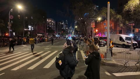 🗽 NYC Live 🔴 Walk (Chat on YouTube)