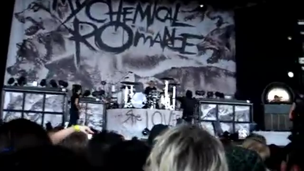 My Chemical Romance - Sassy Gerard Way - "Wash that man outta my hair!" 2007 Projekt Revolution