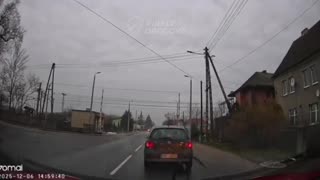 Nowa Wieś Wielka. Pociąg wjechał na przejazd kolejowy przy podniesionych