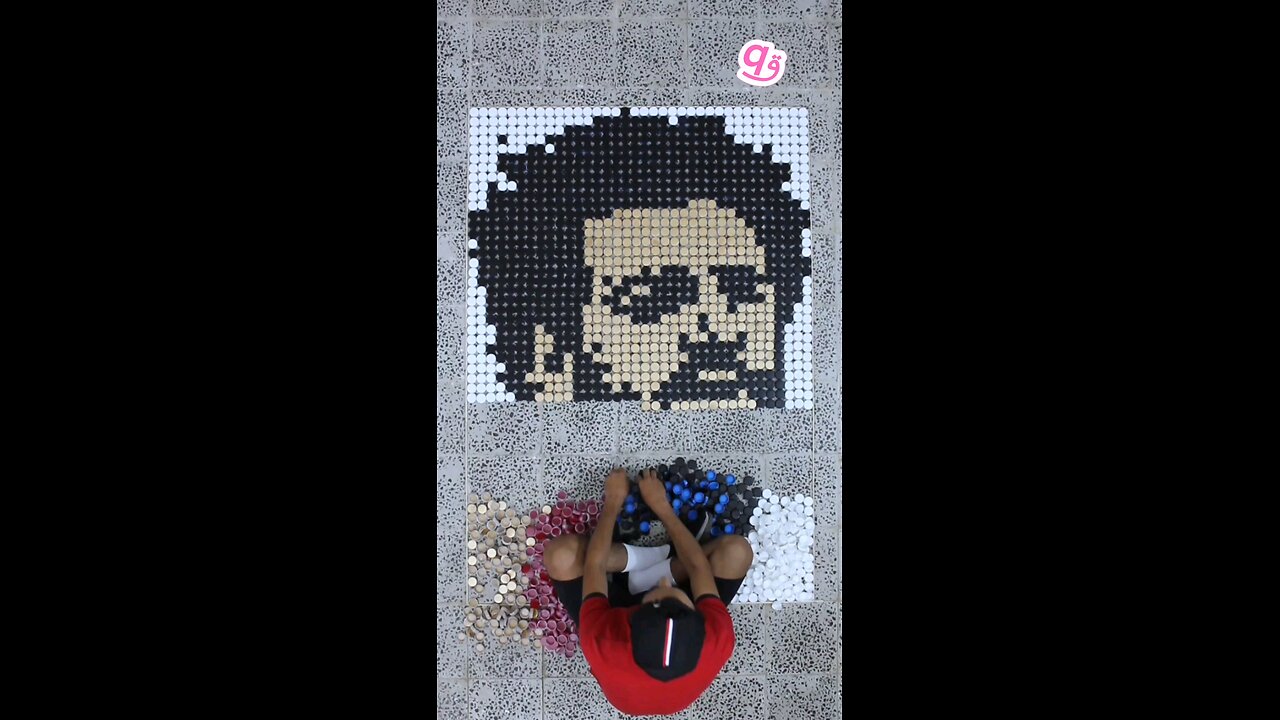 Built Mohamed Salah ⚽ portrait using 1,872 bottle caps! ♻️ #3d #3dart #salah #qamhani #shorts