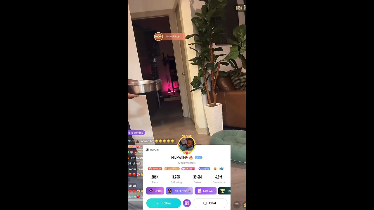 Nick Will is feeding his dog but he keeps looking back at him🤪