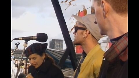 Natalie Merchant & Michael Stipe + Billy Bragg - Hello In There - Live - 1990 - Glasgow - HD