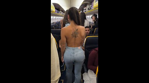 I didn't know it was allowed to board the plane like that