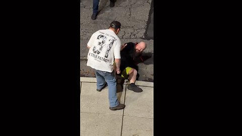 Pro-ICE Man in “Thank You Charlie” Shirt Knocks Out Antifa Protester in Portland Clash