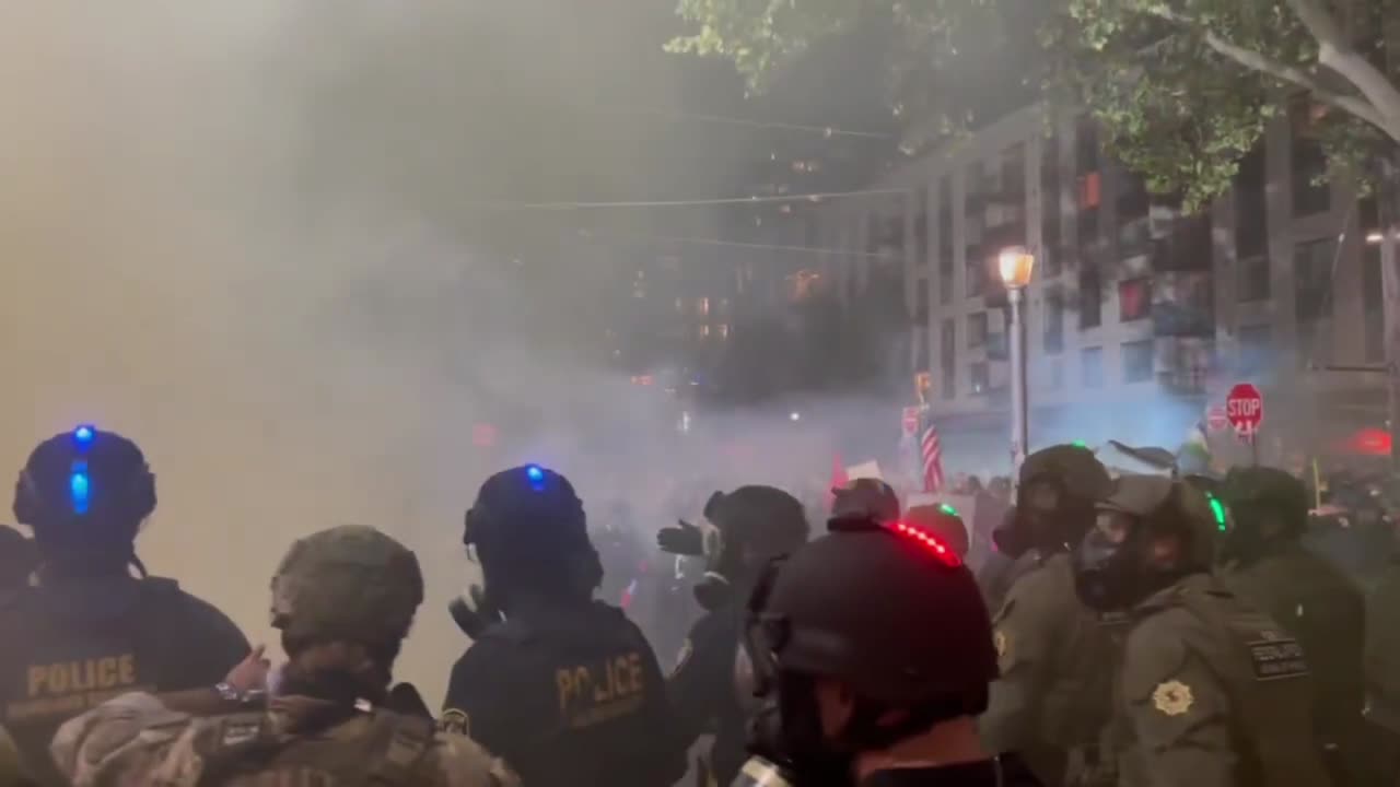 Antifa rioters throw exploding munitions and tear gas at DHS agents