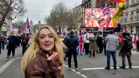 London: This is not a FAR RIGHT EXTREMIST GROUP 🚩These are regular folk.