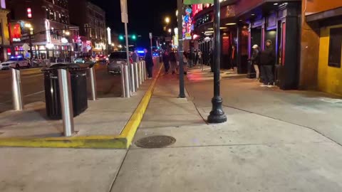 NASHVILLE TN LIVE BROADWAY STREET / PEOPLE WATCHING / BANDS WATCHING / BARS