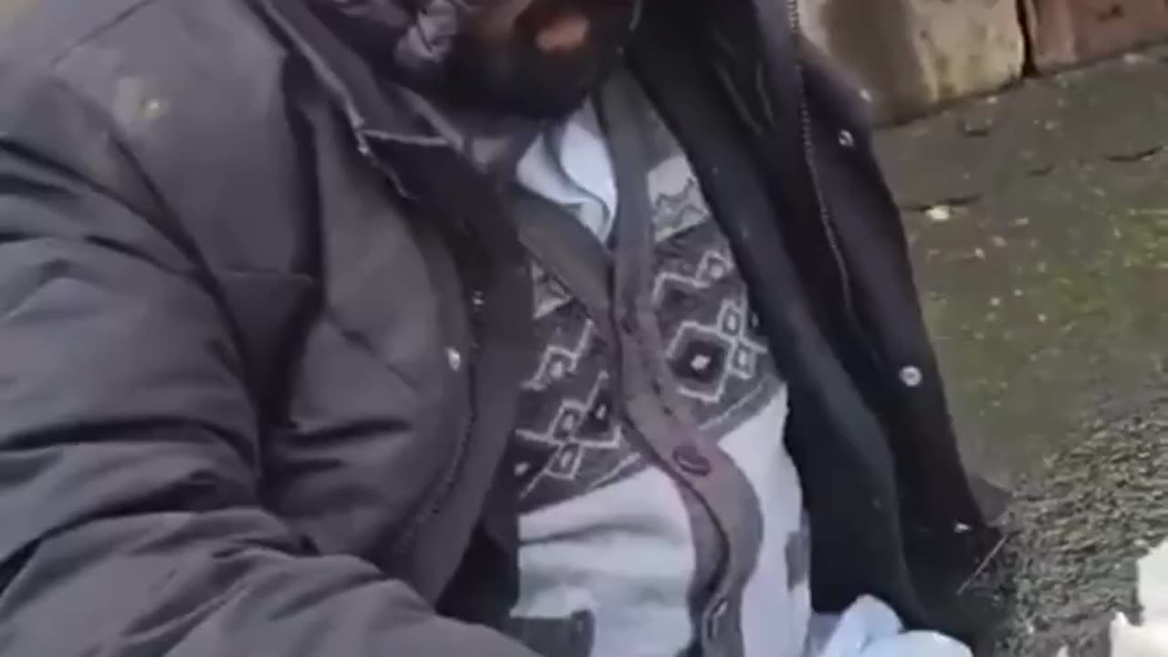 Illegal Pakistani immigrant caught peering into backyard, masturbating while watching young