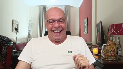 Polaco deixará o governo e fogo se alastra em Brasília