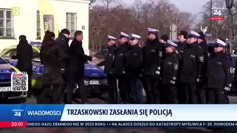 Poseł Jaroslaw Urbaniak z KO do policjantów: „czapka i salutować do posła!”