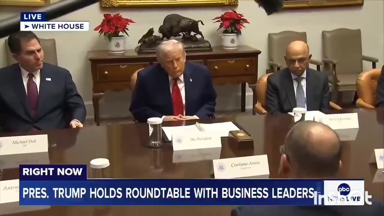 Donald Trump is gonna create alot of "employment" but none of it is for you! He couldn't even say the word "human" it almost slipped out 🤣