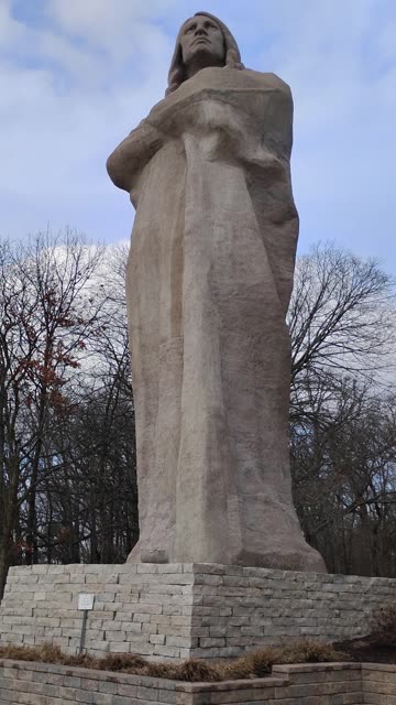 Historical Landmarks | Blackhawk Statue | Abraham Lincoln Statue | Ronald Reagan Statue's