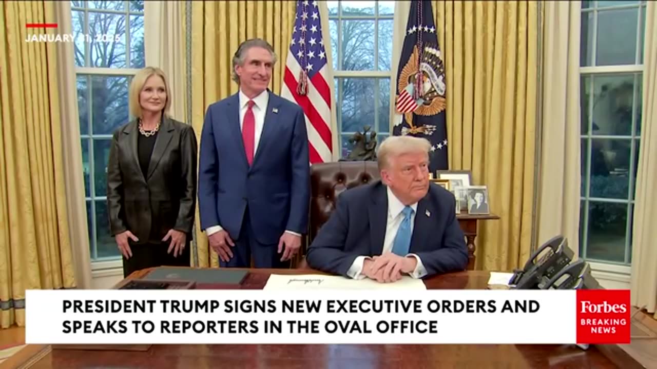 BREAKING NEWS_ Trump Signs New Executive Orders While Taking Questions