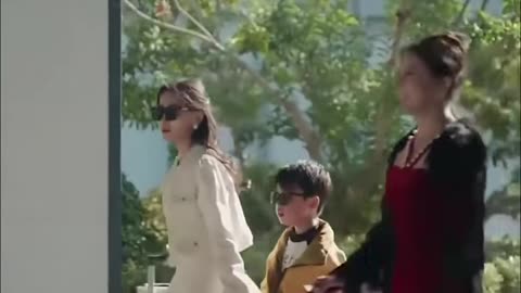 Tổng tài đang định ly hôn với vợ, nào ngờ bị cô tặng cho đứa con và cái k