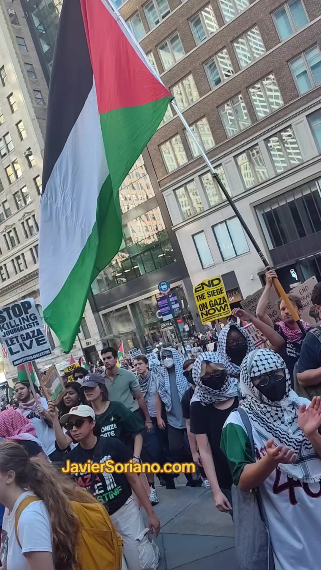 En Nueva York protestan por los DOS AÑOS DE GENOCIDIO contra el Pueblo Indígena Palestino.