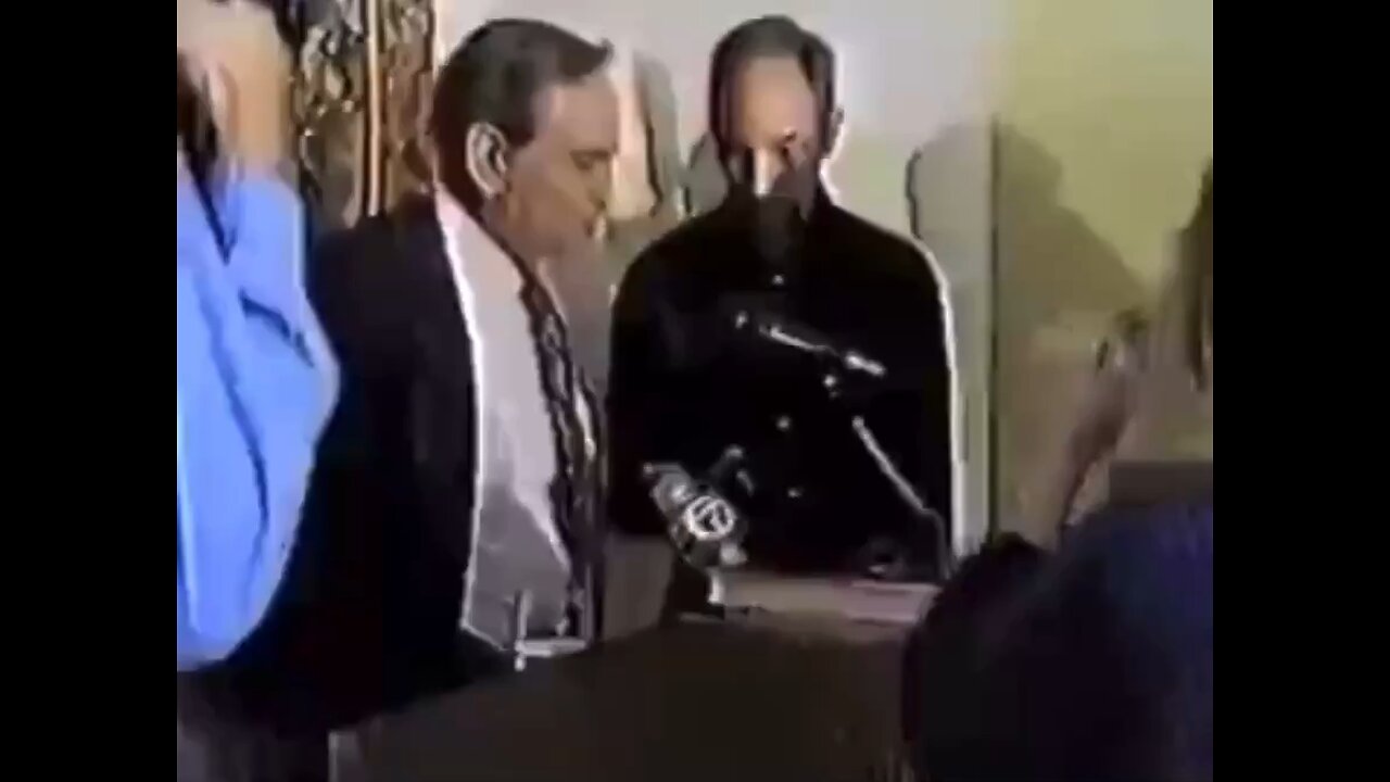 🌪 Throwback: Doctor injects himself with HIV-infected blood