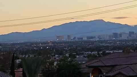 Did you SEE tonight's WINDY Las Vegas sunset? Check THIS out! 10.02.2025 #follow #lasvegas #gaming