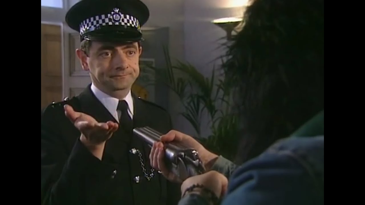 Fowler takes on the robbers | The Thin Bule Line