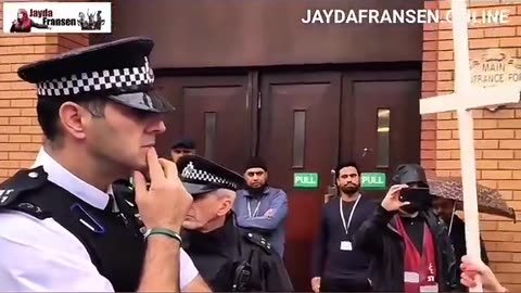 Bravo! English Christian Woman Calls Out Police As Traitors As She Preaches