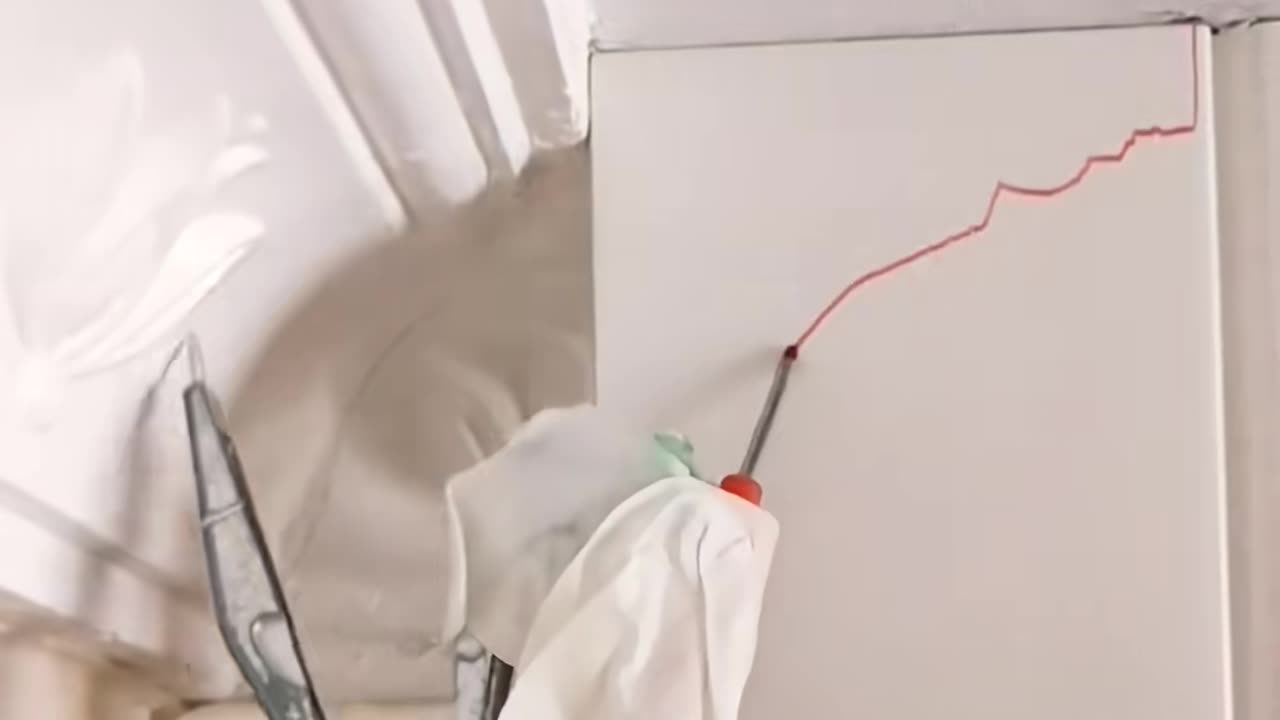 💡👍 Quick Fix: This Trick Unclogs Your Drain Instantly! | LifeHacksDaily