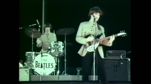 Twist and Shout (The Top Notes cover) - The Beatles (live)