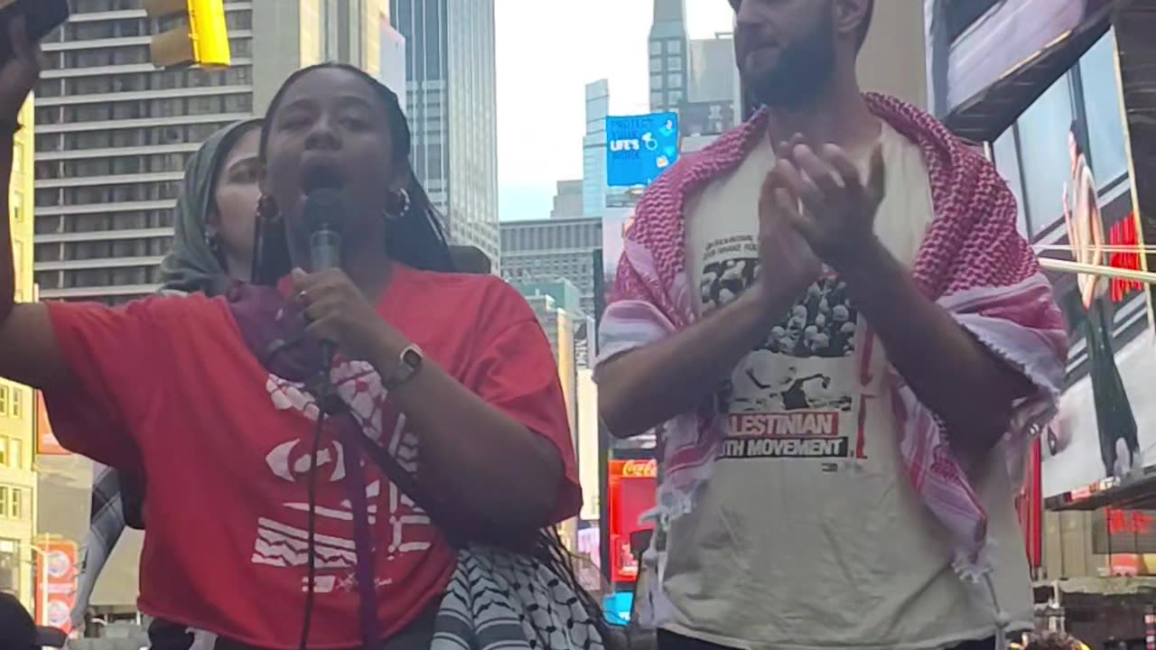New Yorkers protest against war criminal Benjamin Netanyahu.