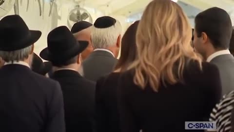 Trump va all'Ohel del Rebbe Scheersohn - ottobre 2024