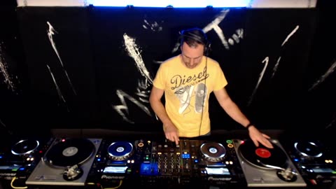 DJ MIKE TODD, mixing Techno. Playing with vinyl & digital.