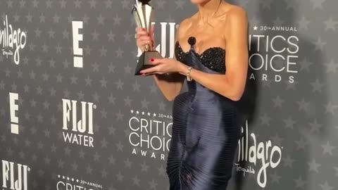 Demi Moore looks 𝑠𝑢𝑏𝑠𝑡𝑎𝑛𝑡𝑖𝑎𝑙𝑙𝑦 beautiful Best Actress win. _CriticsChoice Awards _AwardsSeason