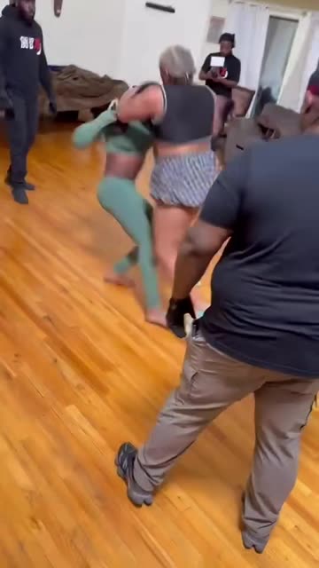 Female brawl breaks out