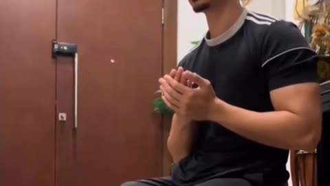 The cat's reaction to Islamic prayer.