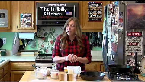 BISCUIT & GRAVY CASSEROLE – FLUFFY BISCUITS SMOTHERED IN SAUSAGE GRAVY – THE HILLBILLY KITCHEN 😋