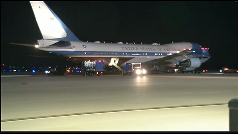 Trump returns to Joint Base Andrews after 'electrical issue' identified on Air Force One