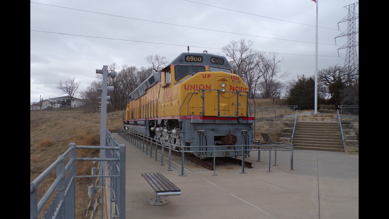 UP 6900 Up Close