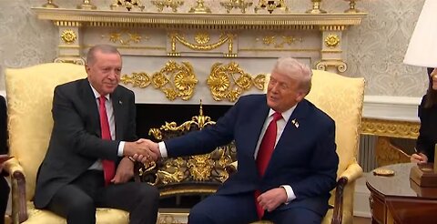 Trump meets with Turkey_s Erdogan, calls on Putin to _stop_ the war with Ukraine