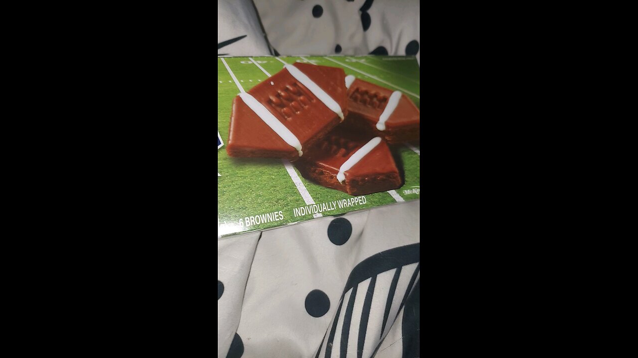 Little debbie FOOTBALL SHAPED BROWNIES #gamedaysnacks #brownies #nfl #snacks #snacksoftiktok