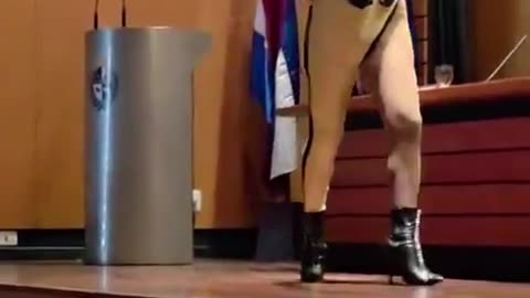 Escándalo en Uruguay: Presidente Orsi organiza show erótico en sede gubernamental