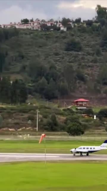 A poignant moment captured before a plane🇨🇴 crashing carrying Colombian singer Jason Jimenez