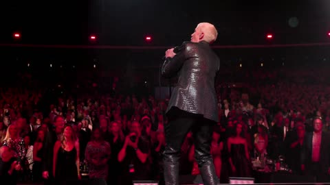 Would I Lie to You? / Missionary Man / Sweet Dreams (Are Made of This) - Eurythmics (live)