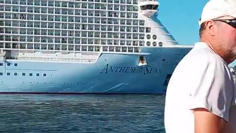 Anthem of the Seas appears in musical synchronicity at Sydney Opera House