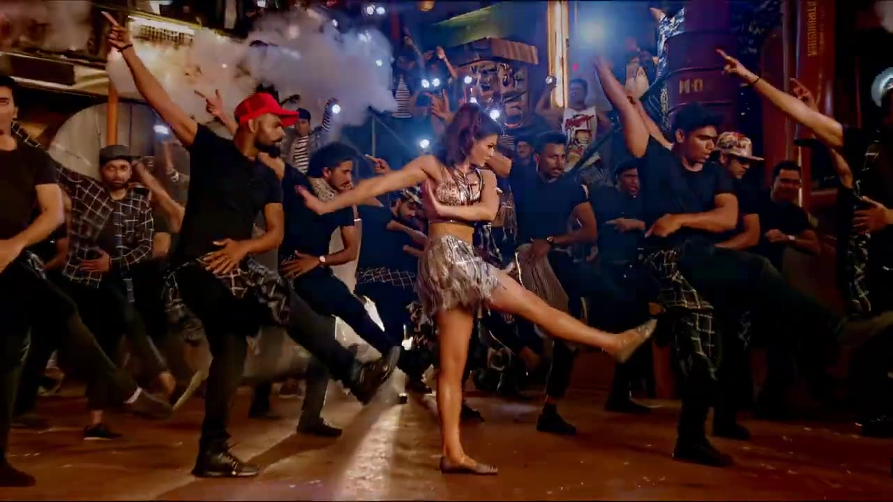 Ek Do Teen Full Song _ Jacqueline Fernandez _ Baaghi 2