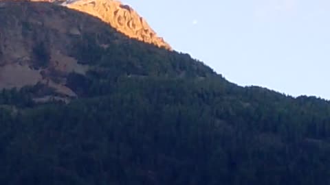🛸👽 Mysterious Oval-Shaped UFO Spotted in Valmalenco, Italy! | TheTruthAbove