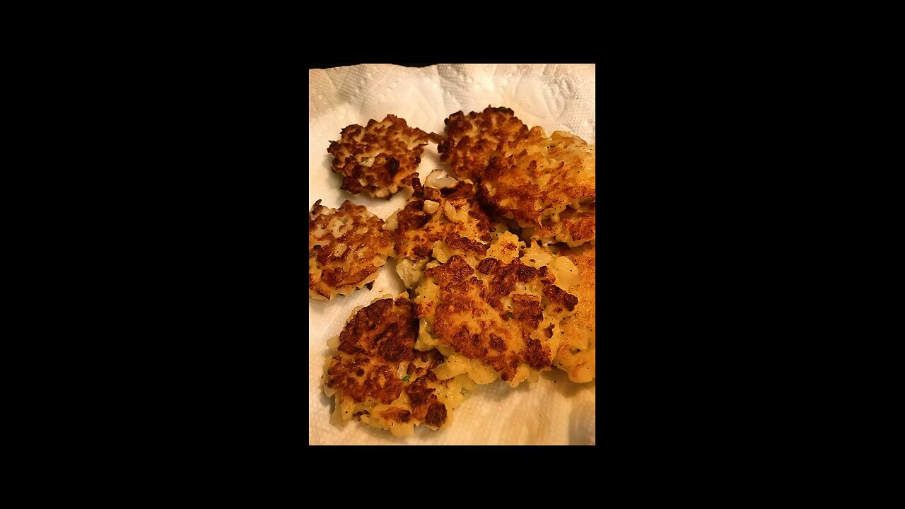 Crispy Cauliflower Fritters Are a Must-Try! 🍴✨